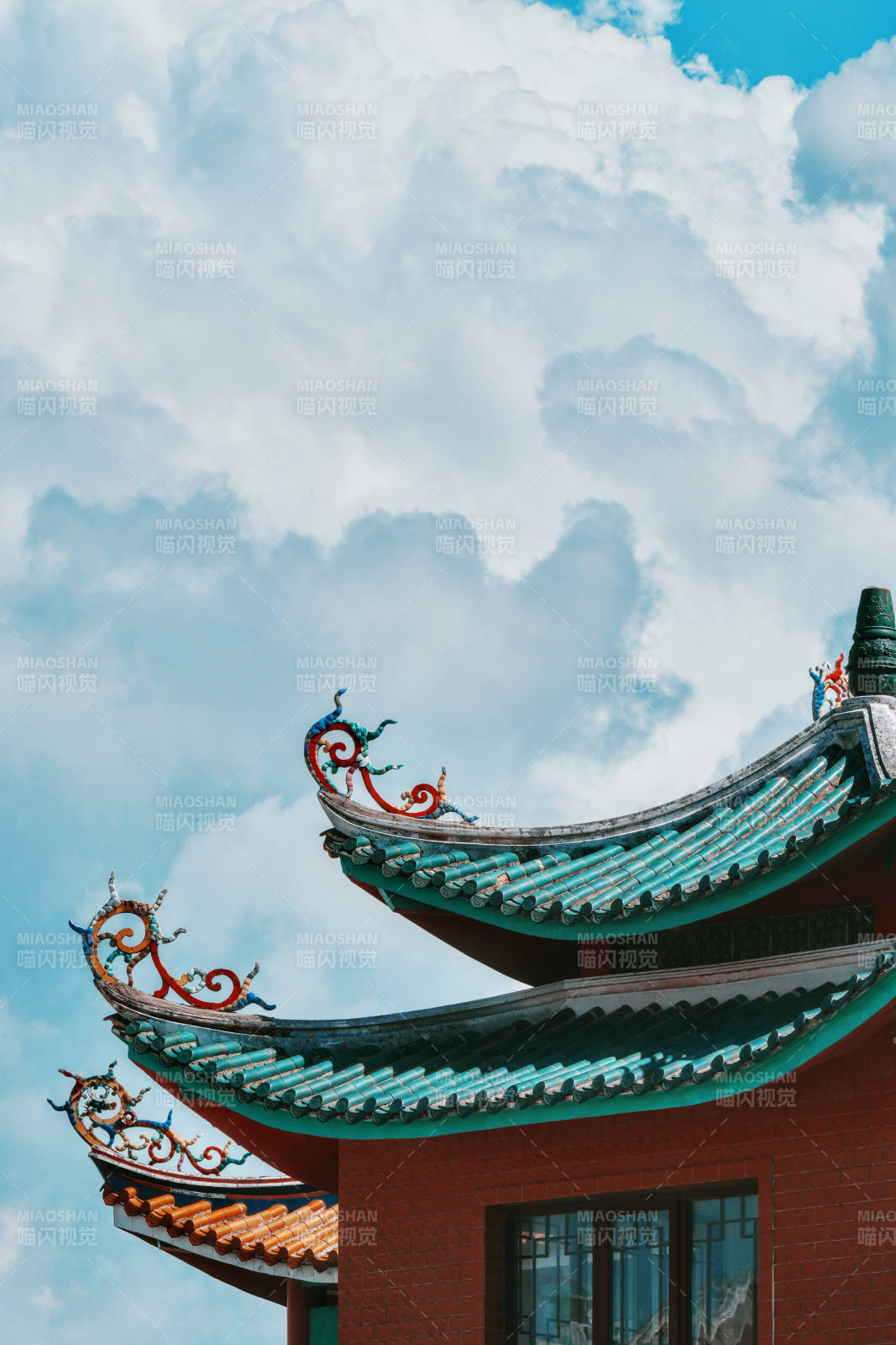古建筑飛檐與藍天白云