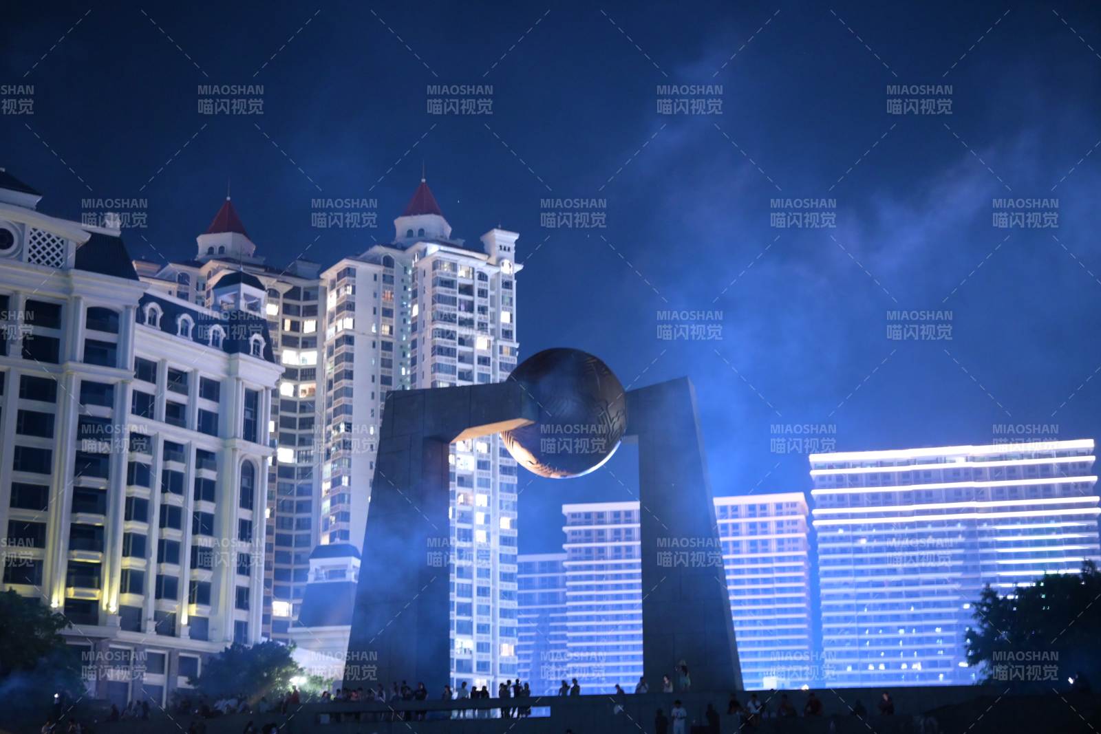 夜幕下的南澳雕塑與燈光