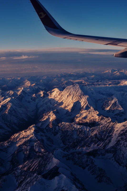 高空俯瞰日照金山