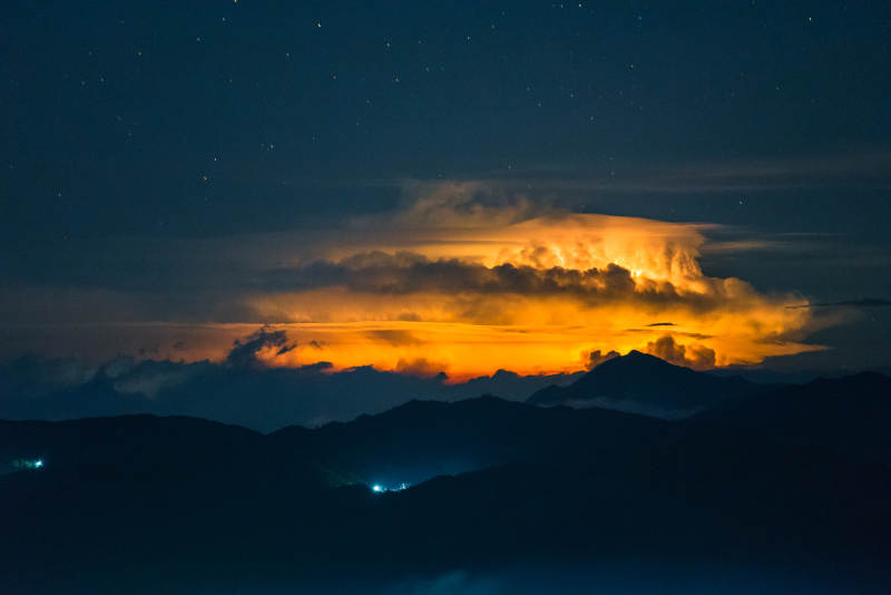 夜幕山峦 云海霞光