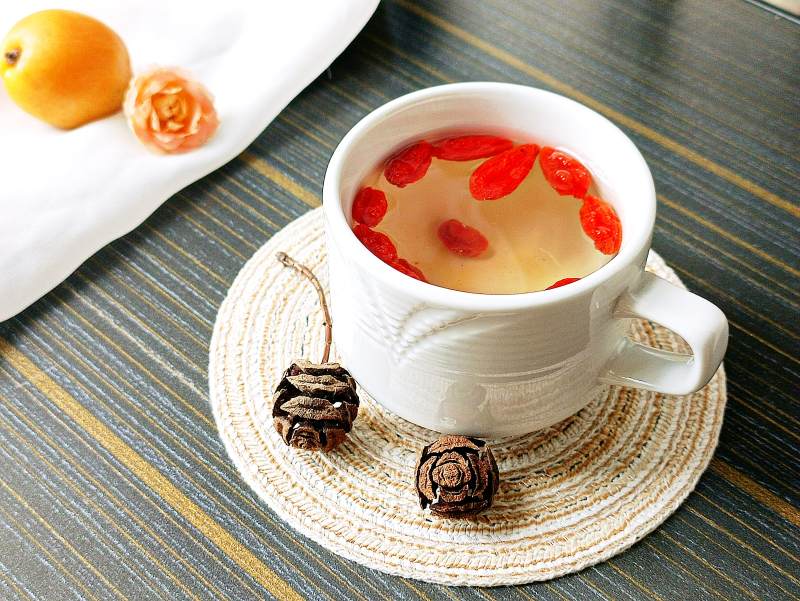 枸杞茶與干果的靜謐時光
