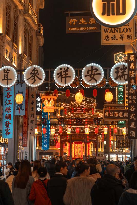 繁華夜市 燈火輝煌