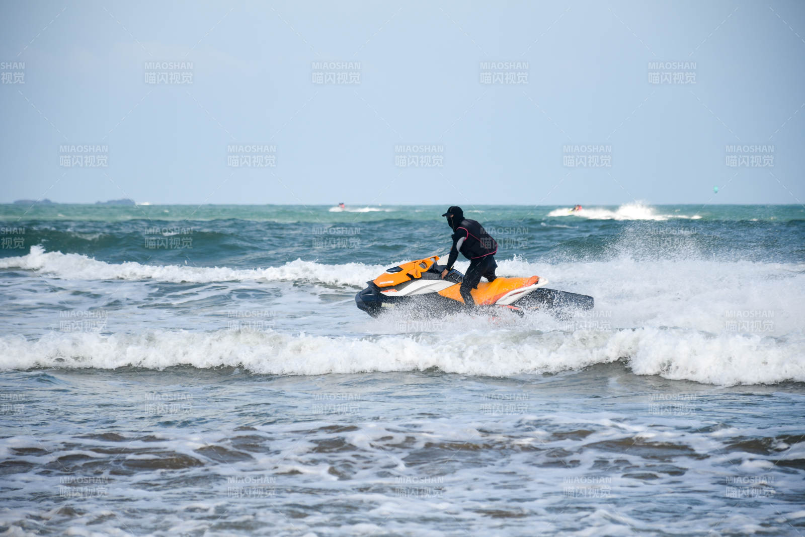海上摩托艇沖浪瞬間