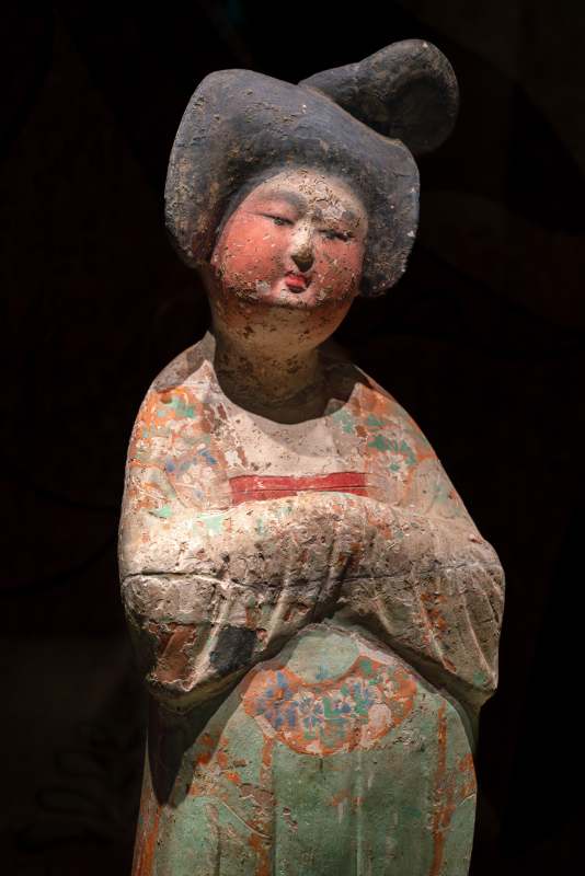 彩繪陶女俑