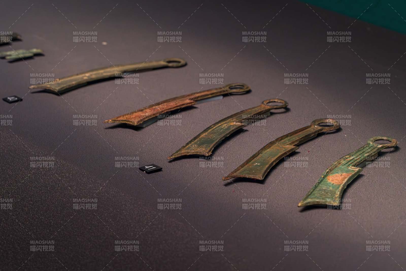 古代青銅刀具展示