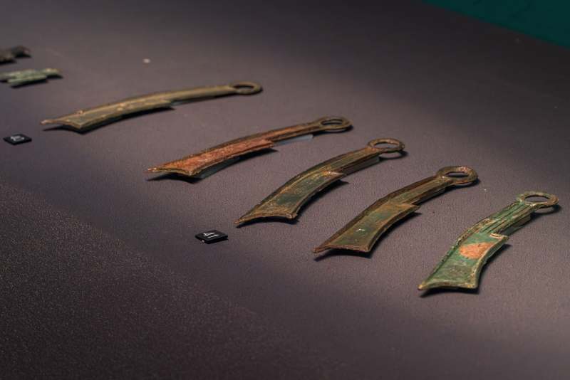 古代青銅刀具展示
