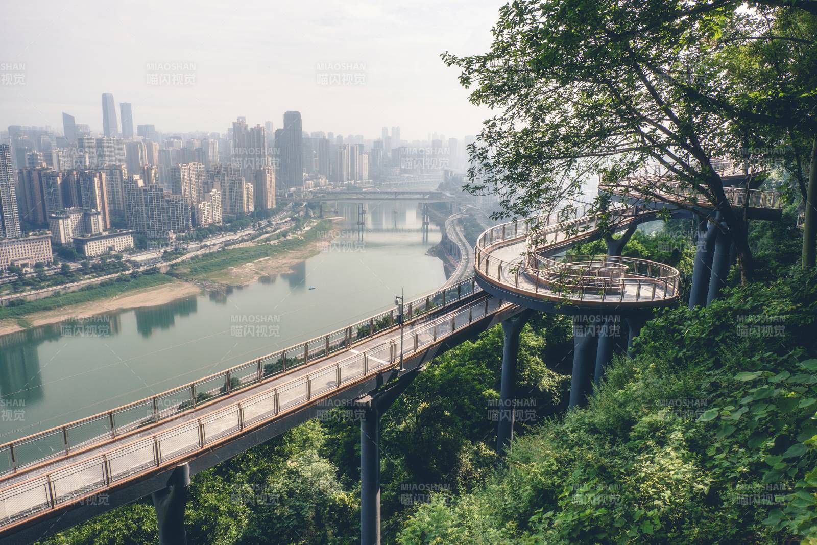 城市綠道與江景風光