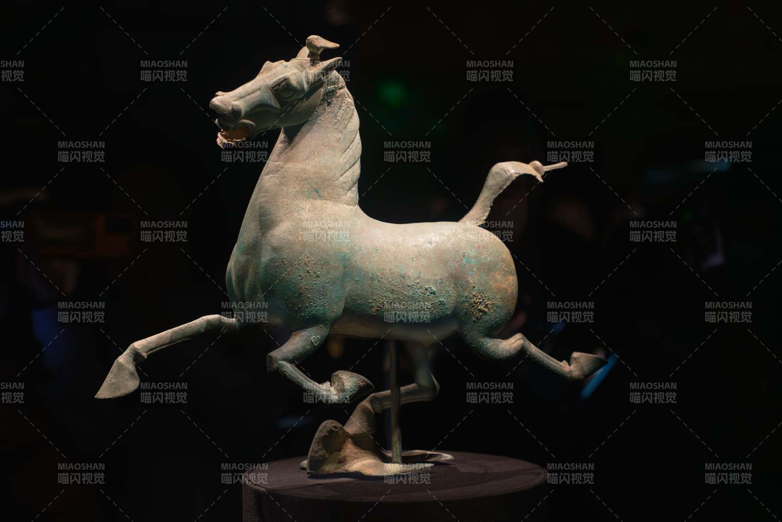青銅奔馬雕塑