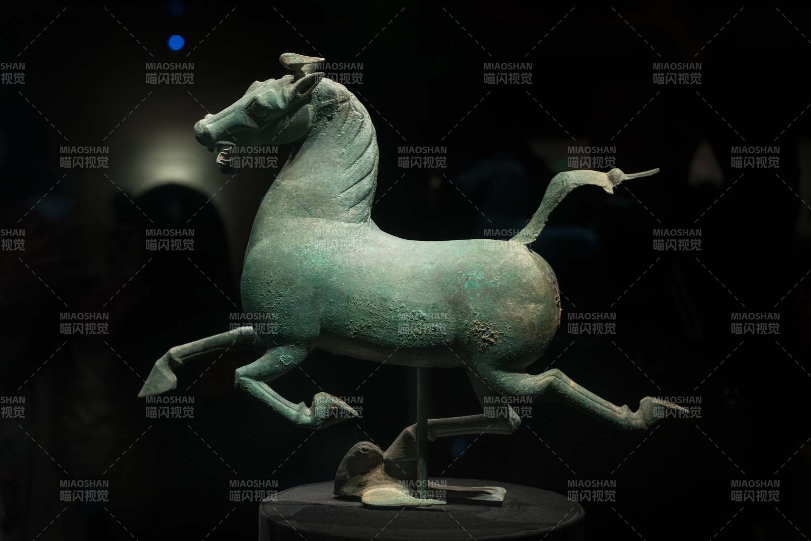 青銅奔馬雕塑