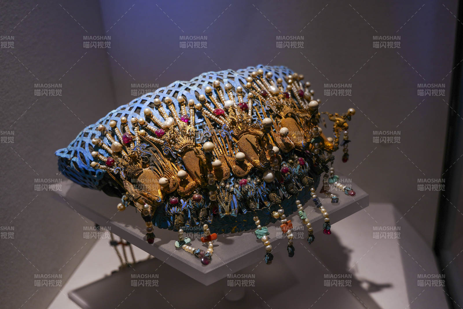 華麗珠寶頭飾展示
