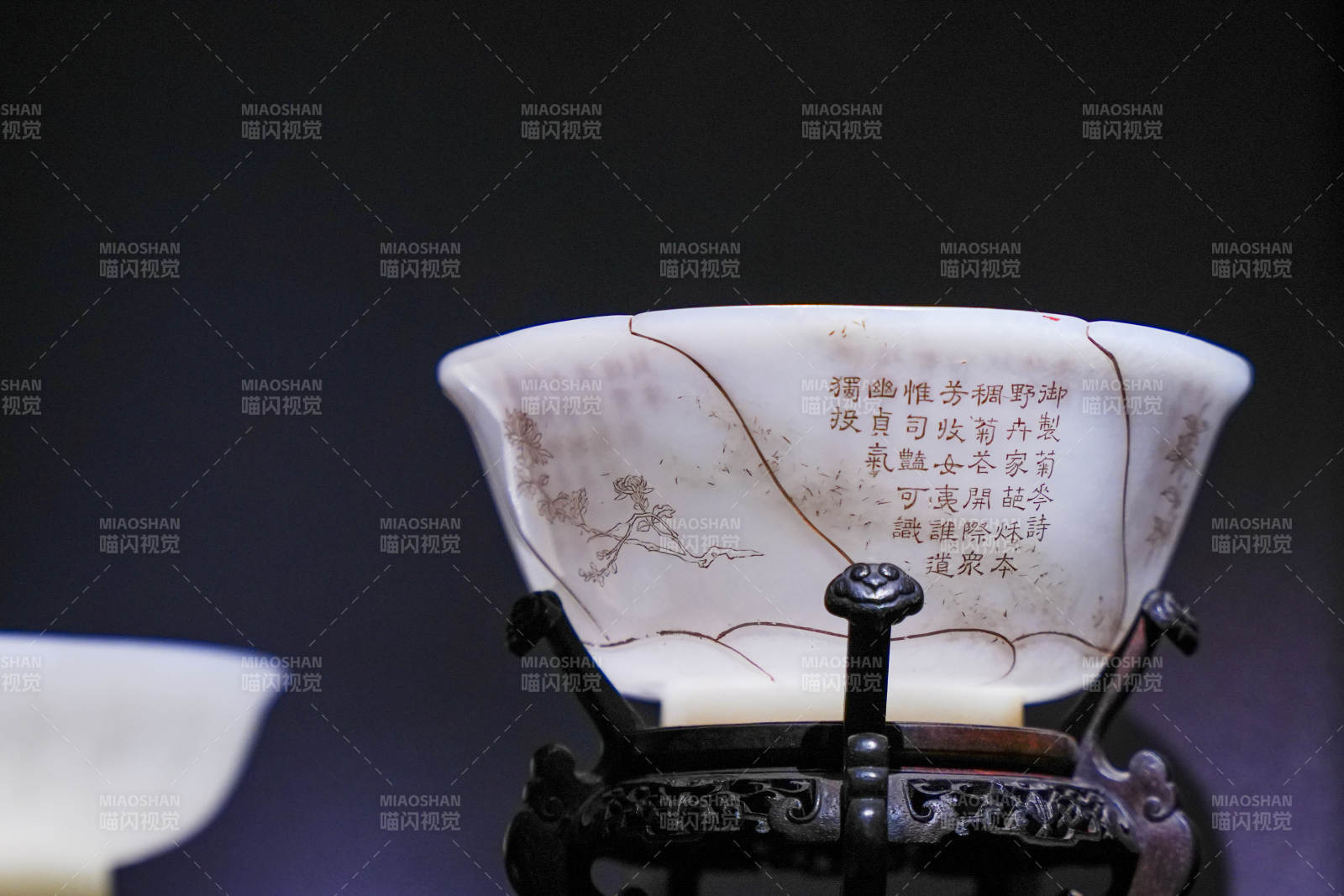 精致瓷碗上的書法藝術(shù)