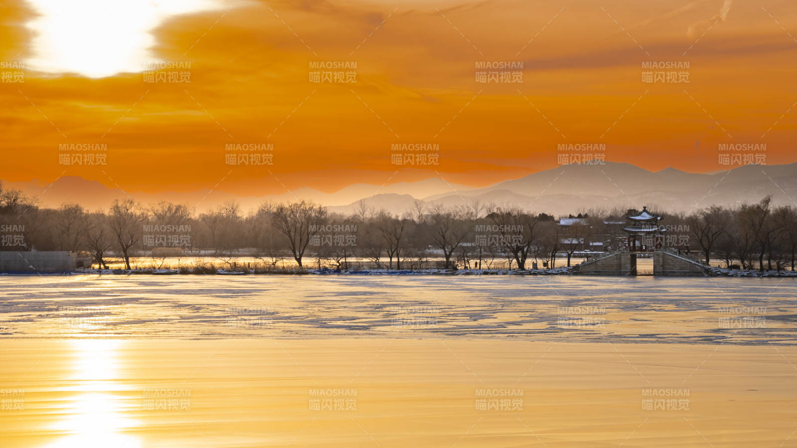 冬日湖畔夕陽美景