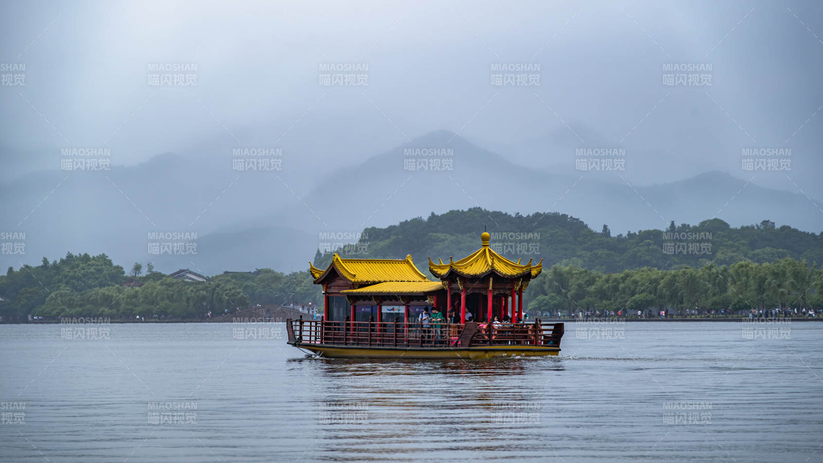 西湖游船 山水朦朧