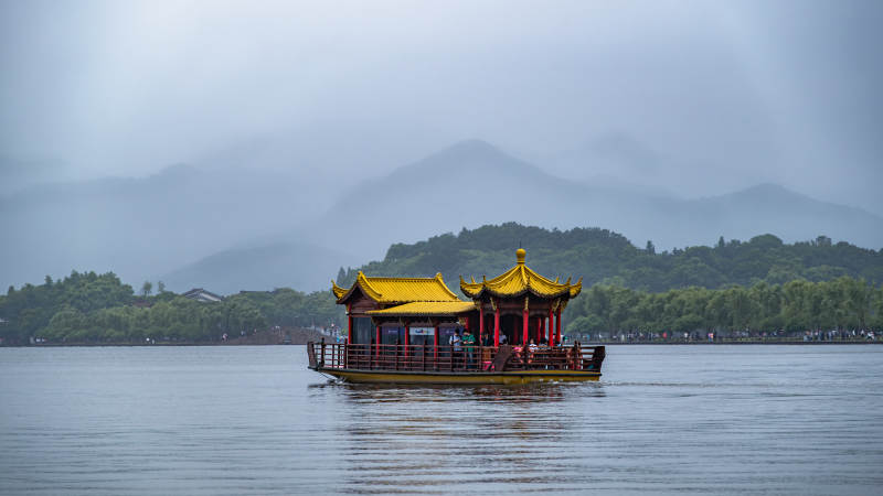 西湖游船 山水朦朧
