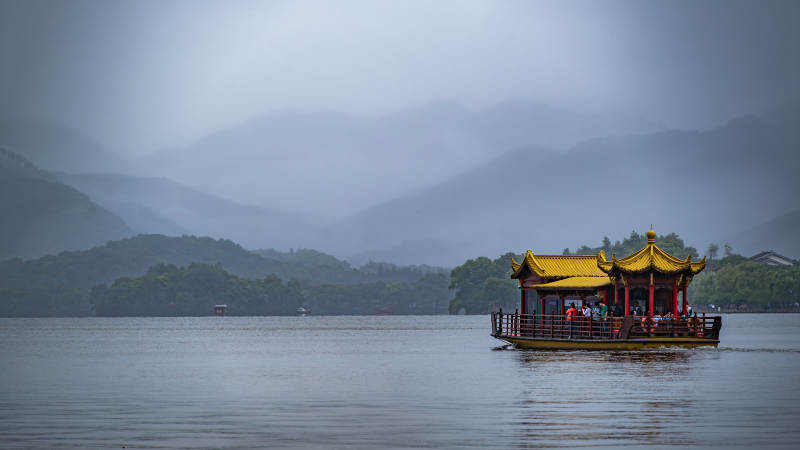 西湖煙雨 畫舫游湖