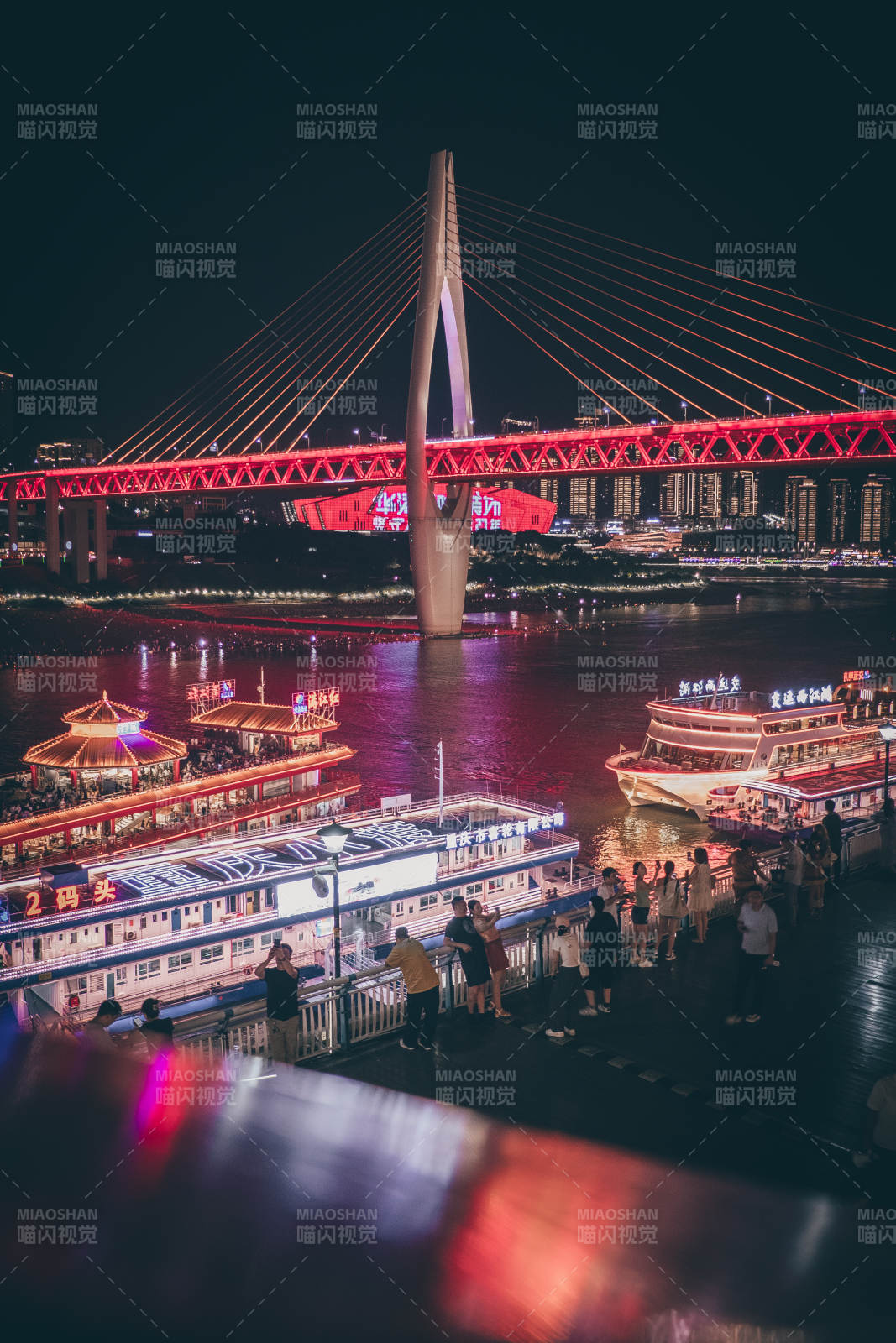 夜景橋畔 燈火輝煌