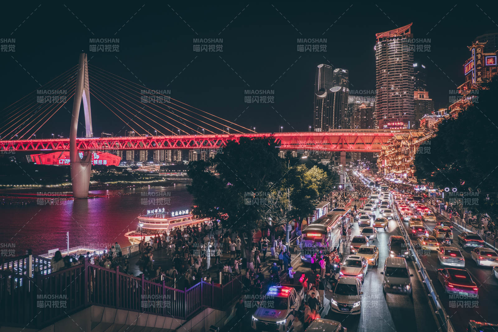 夜景橋畔繁華都市