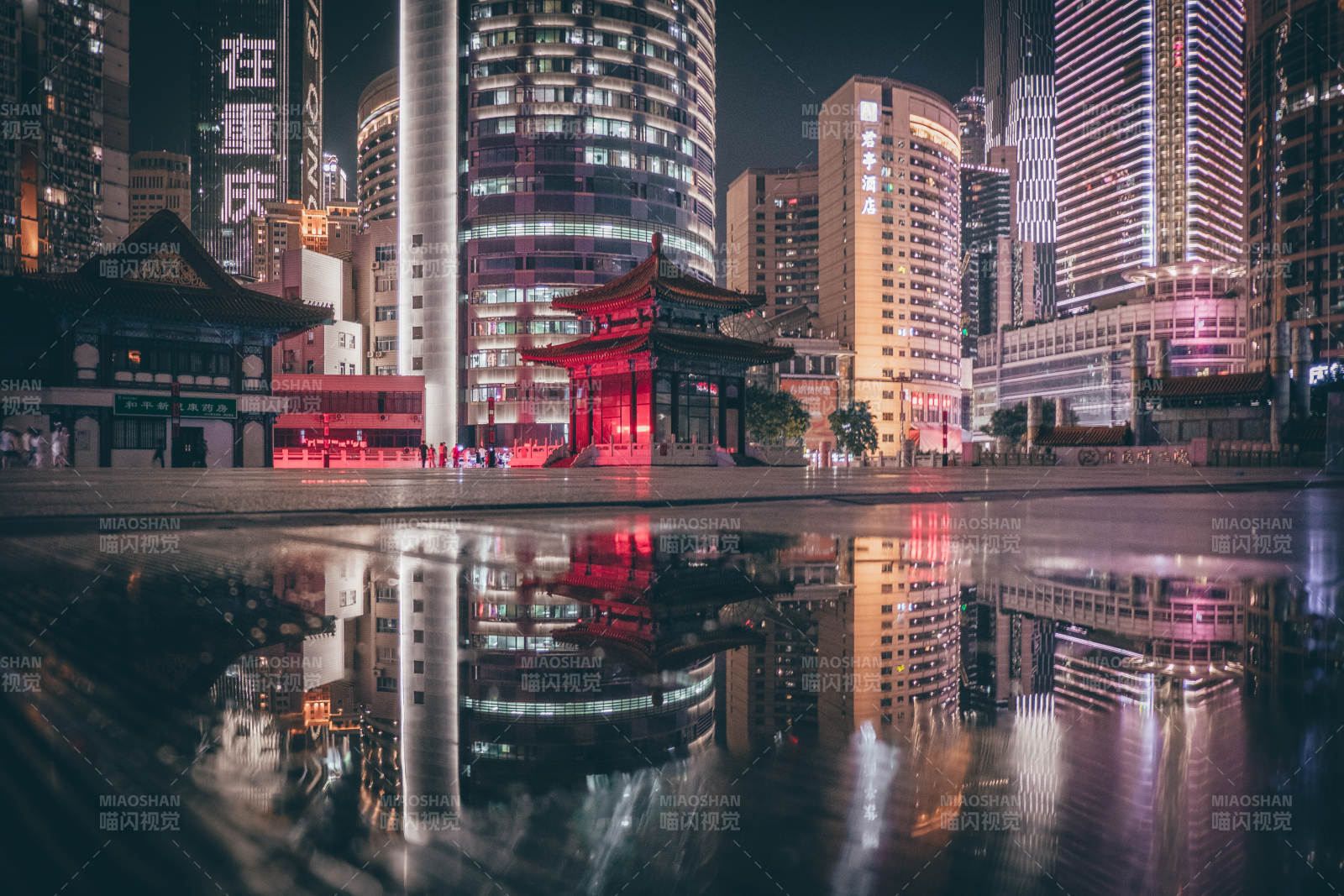 夜景倒影 都市繁華