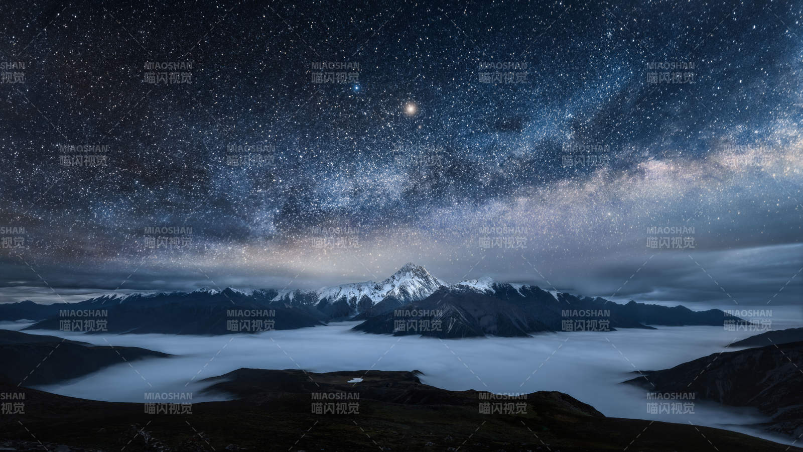 星河璀璨 雪山靜謐