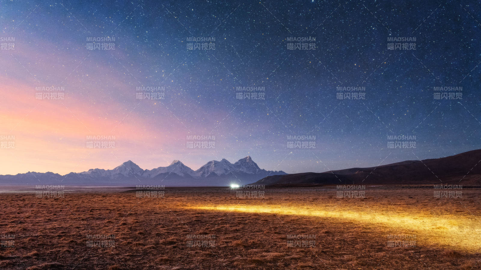 星空下的雪山與沙漠