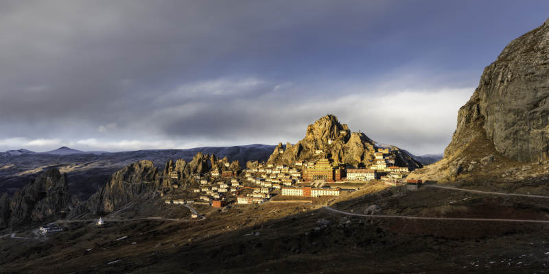 山間古寺夕陽(yáng)照
