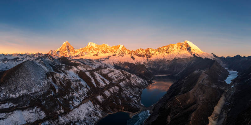 雪山晨曦 壯麗景色