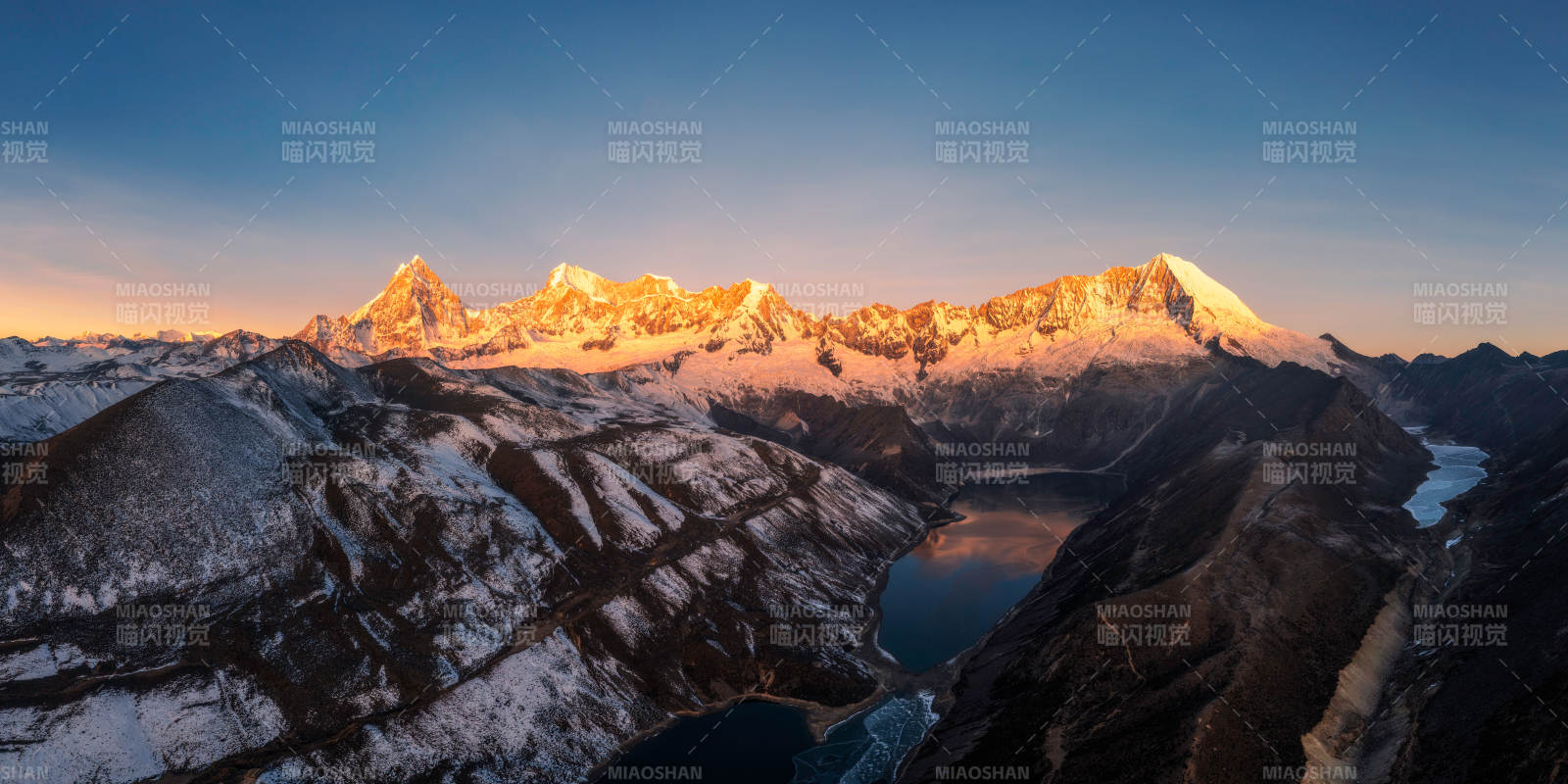 雪山晨曦 壯麗景色