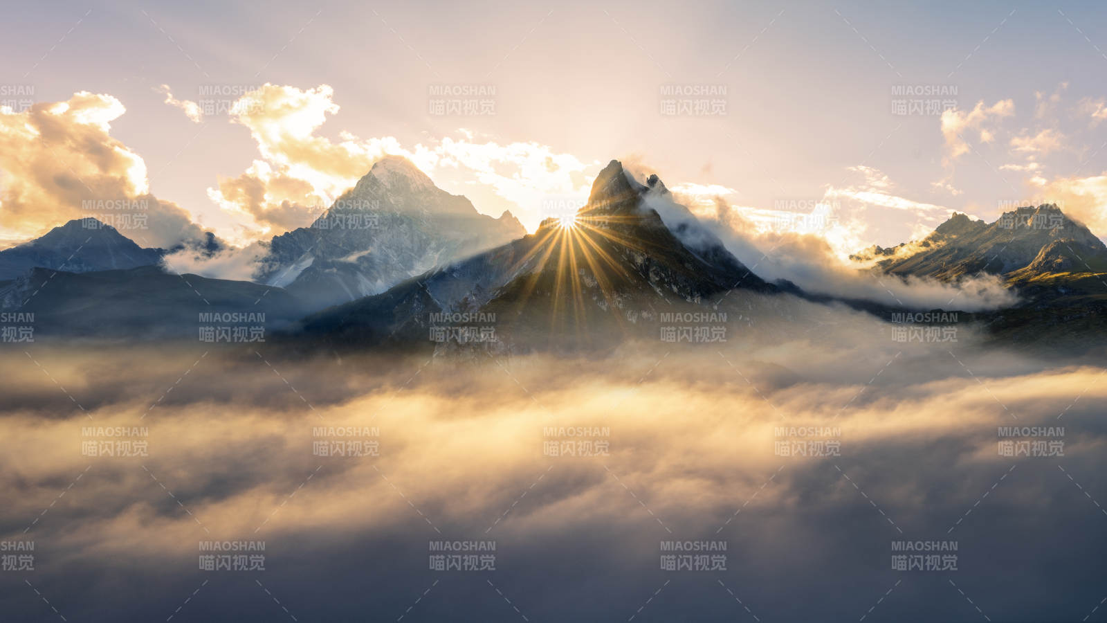 云海日出 雪山輝煌