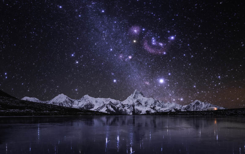 雪山夜空星河倒影