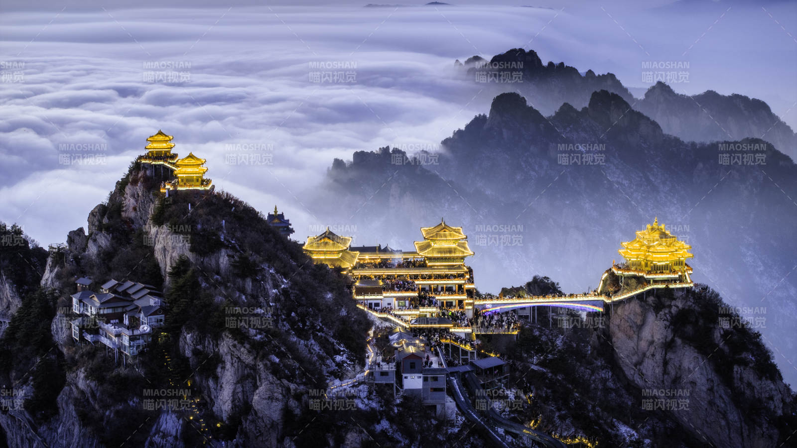 云海之巔 古剎夜景