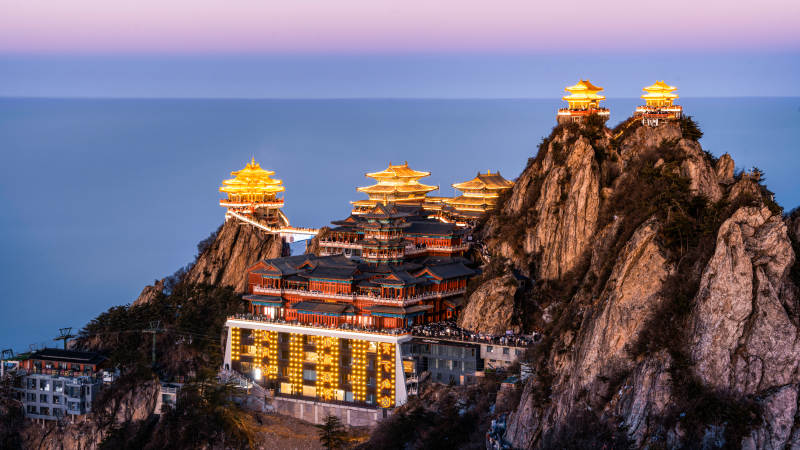 山巔古寺 夜色輝煌