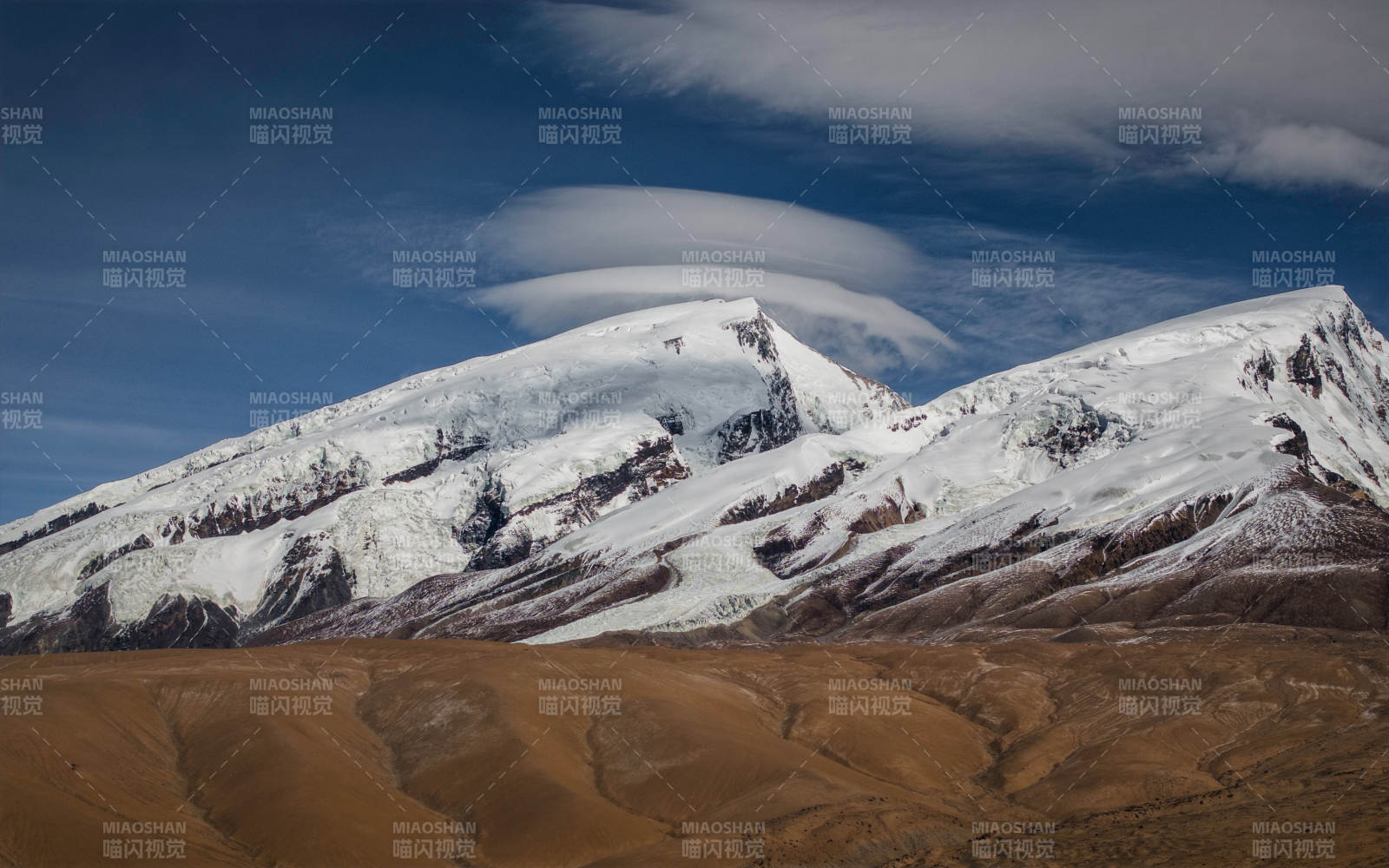 雪山云海 壯麗景觀