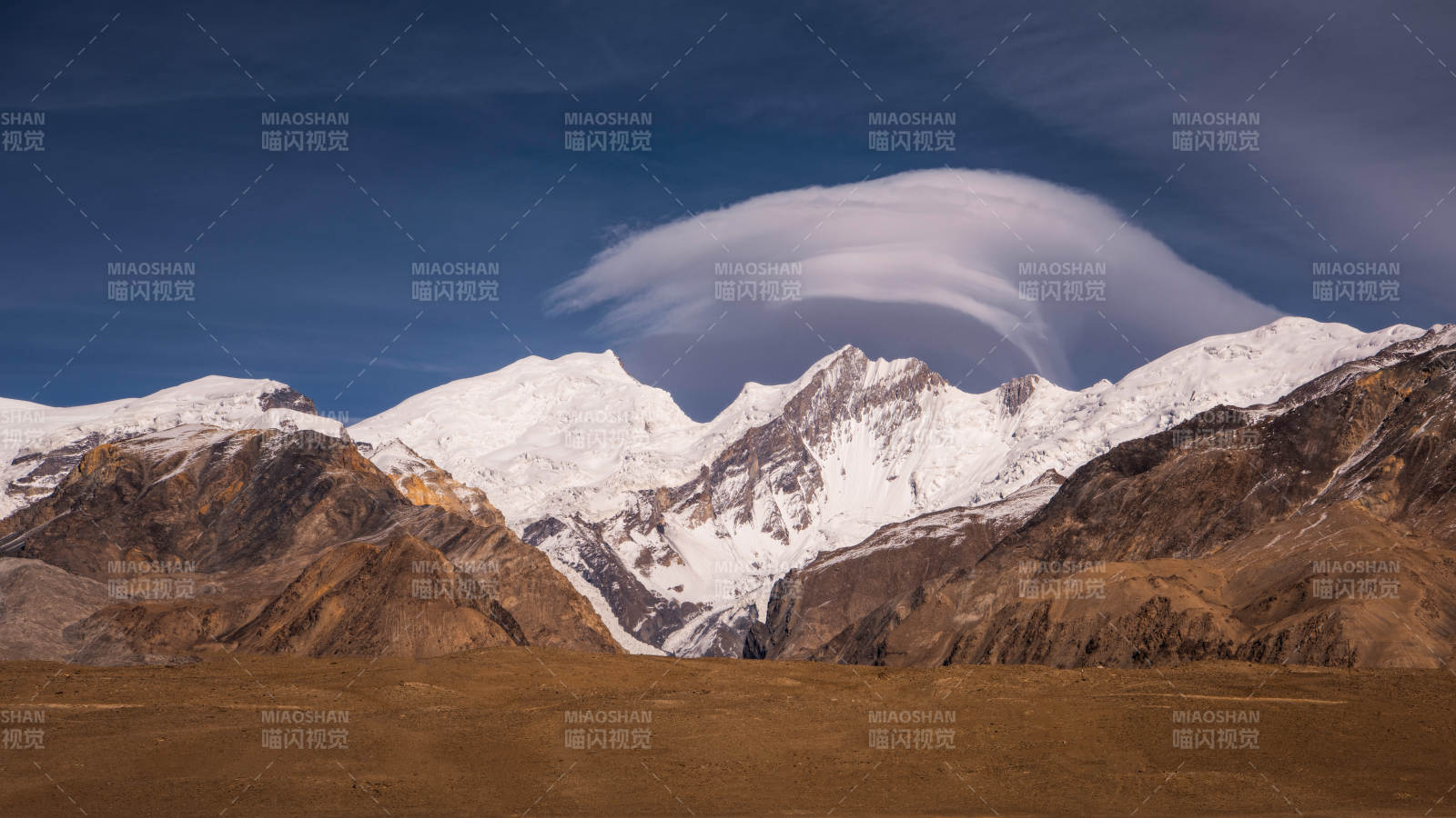 雪山云海 壯麗奇觀