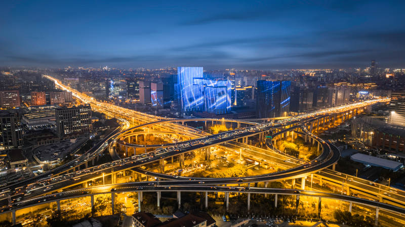 城市夜景與立交橋
