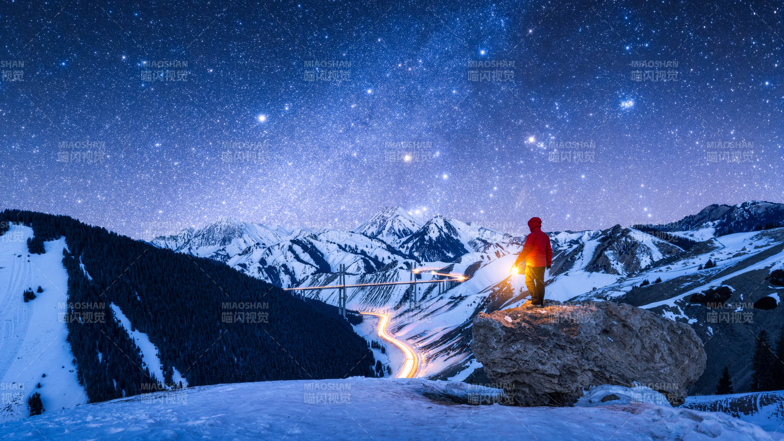 星空下的雪山奇景
