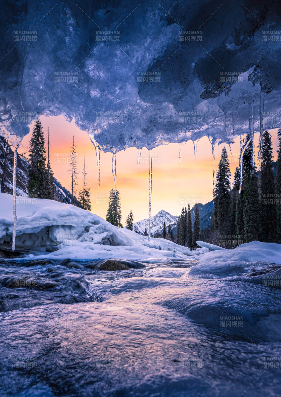 冰洞夕照 雪谷流光