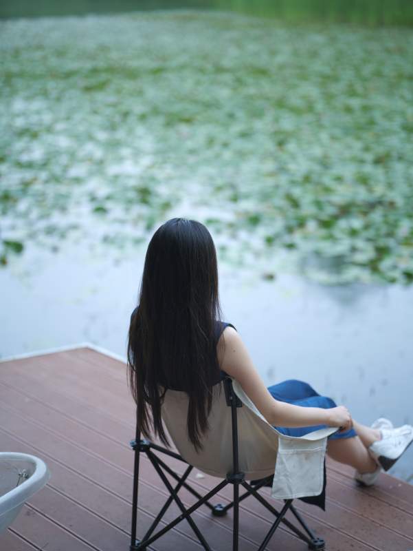 湖畔靜思 心隨景遠