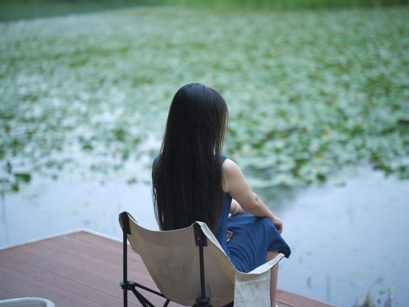 湖畔靜思 心隨景遠