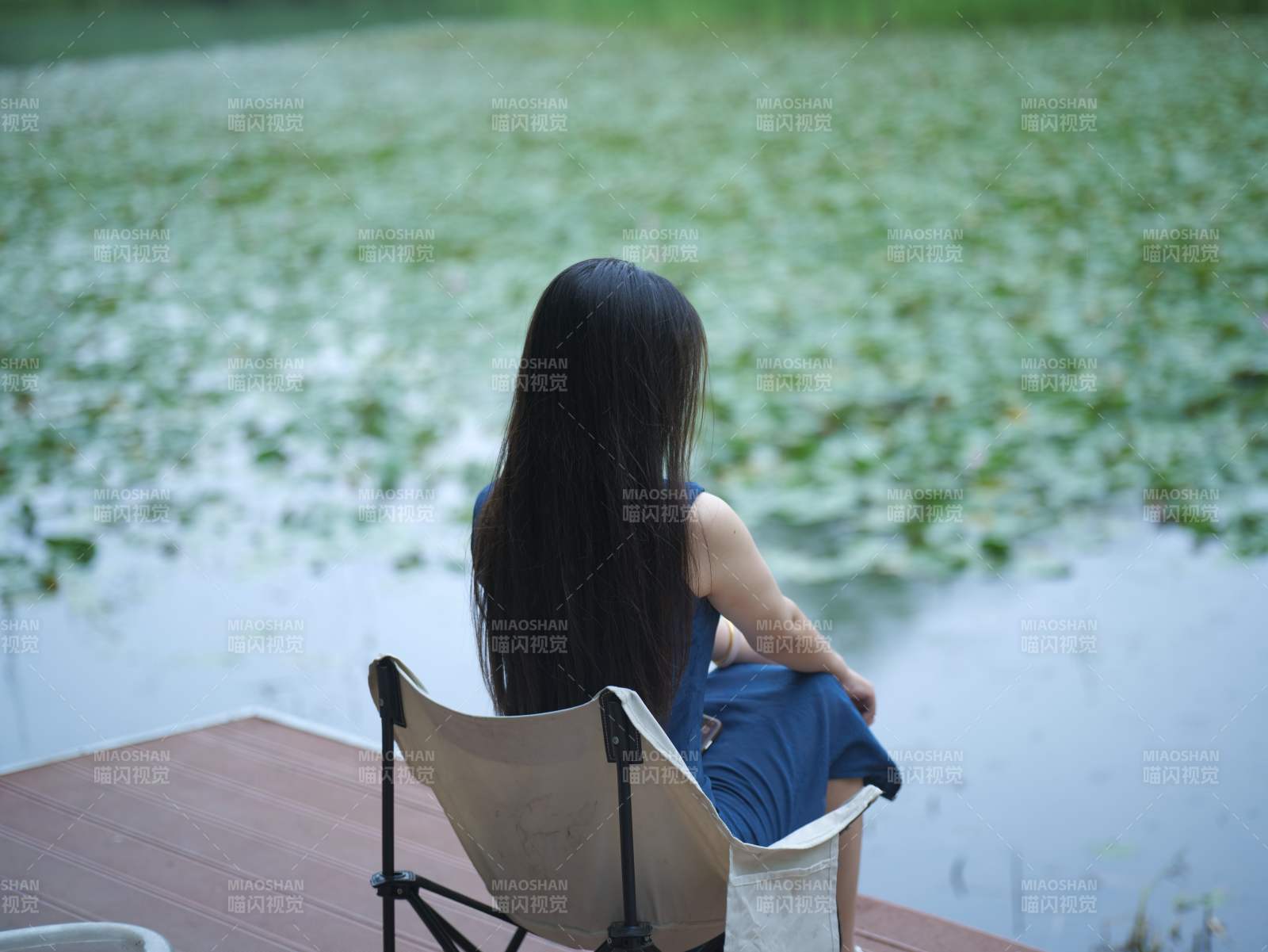 湖畔靜思 心隨景遠