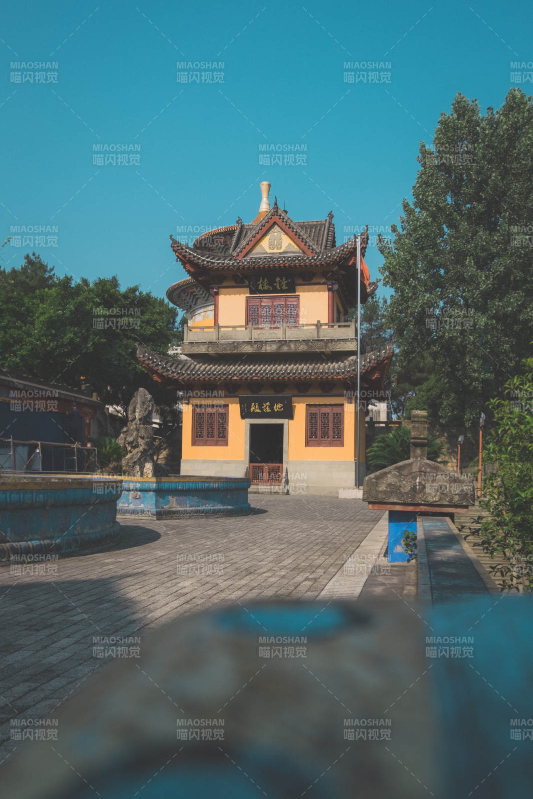 古塔庭院 晴空映襯