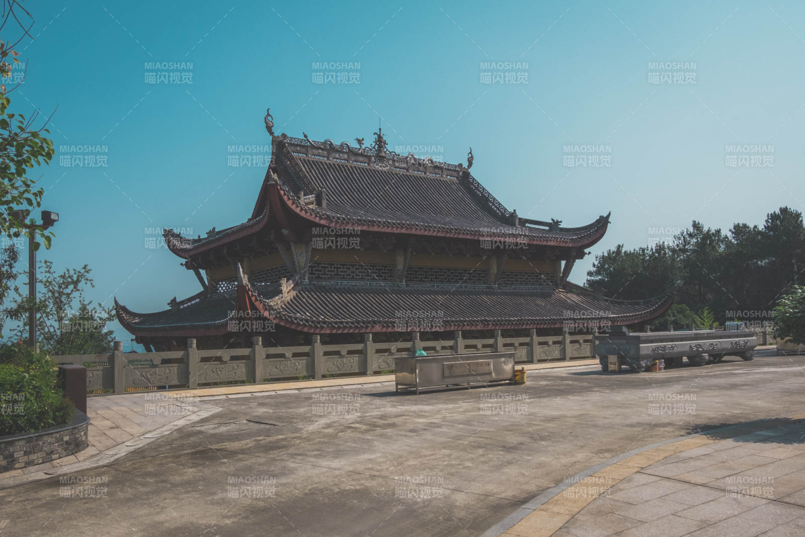 古寺靜謐 青瓦飛檐