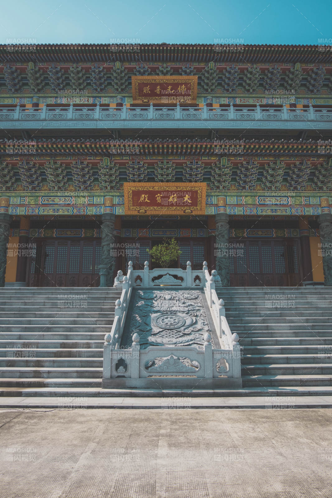 宏偉寺廟 莊嚴大殿
