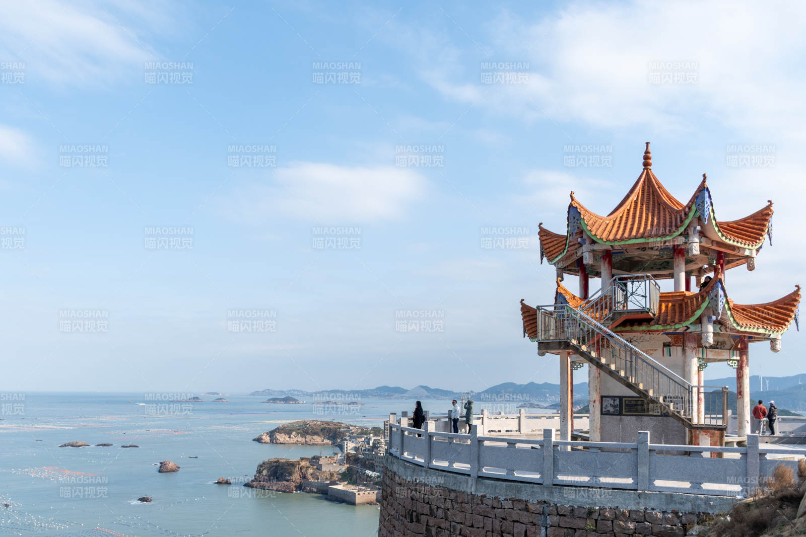海邊古塔觀景臺