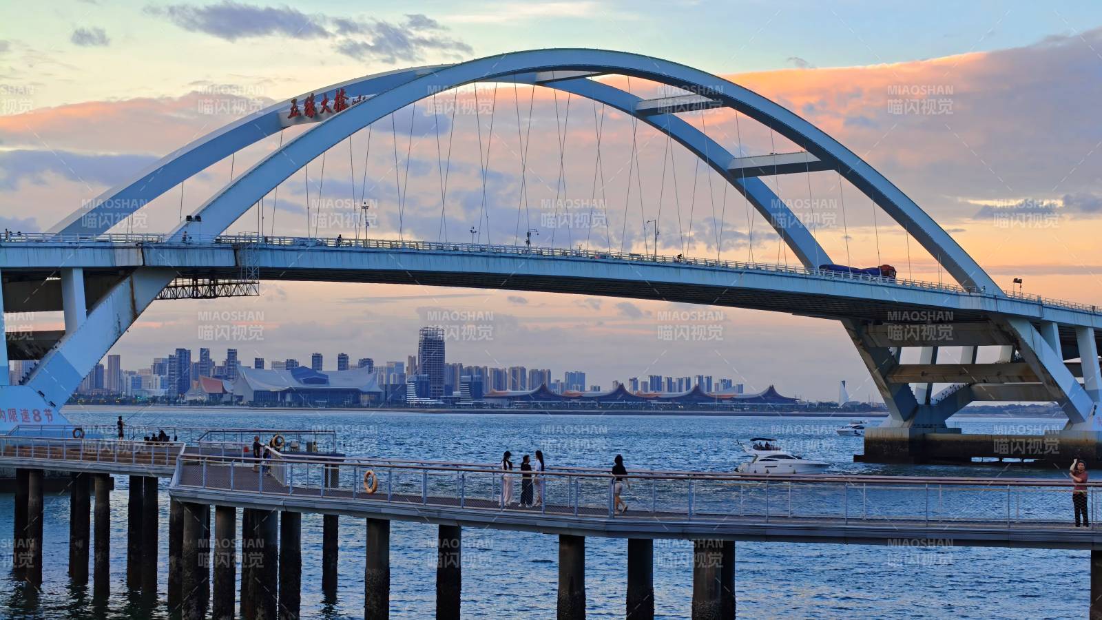 海濱大橋夕陽美景