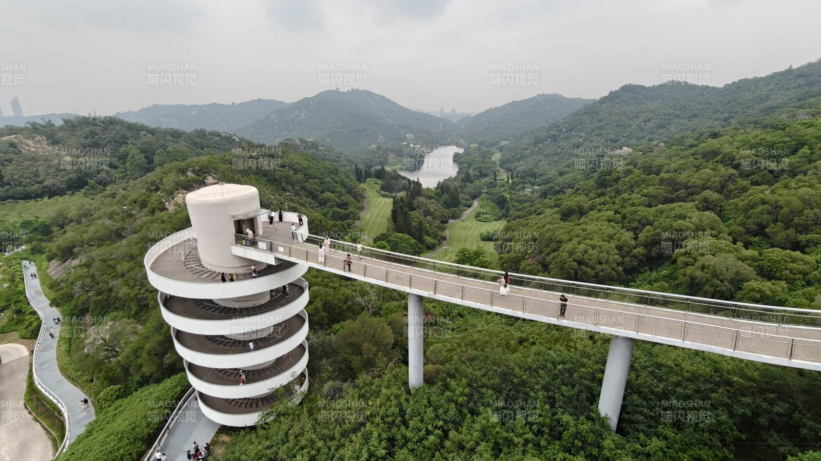 山間觀景臺與棧道