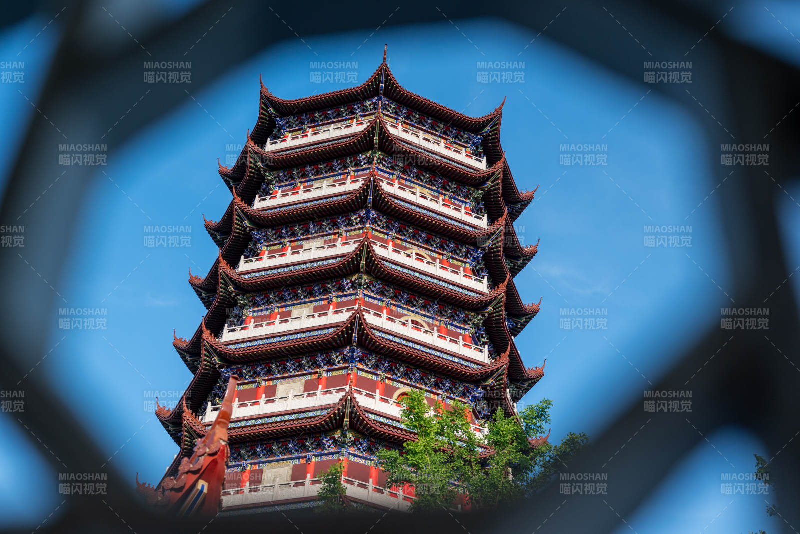 從窗戶看古塔