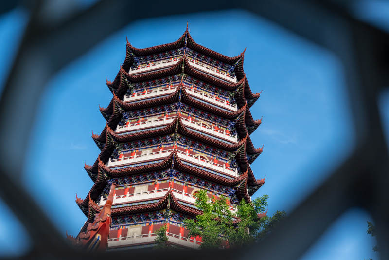 從窗戶看古塔