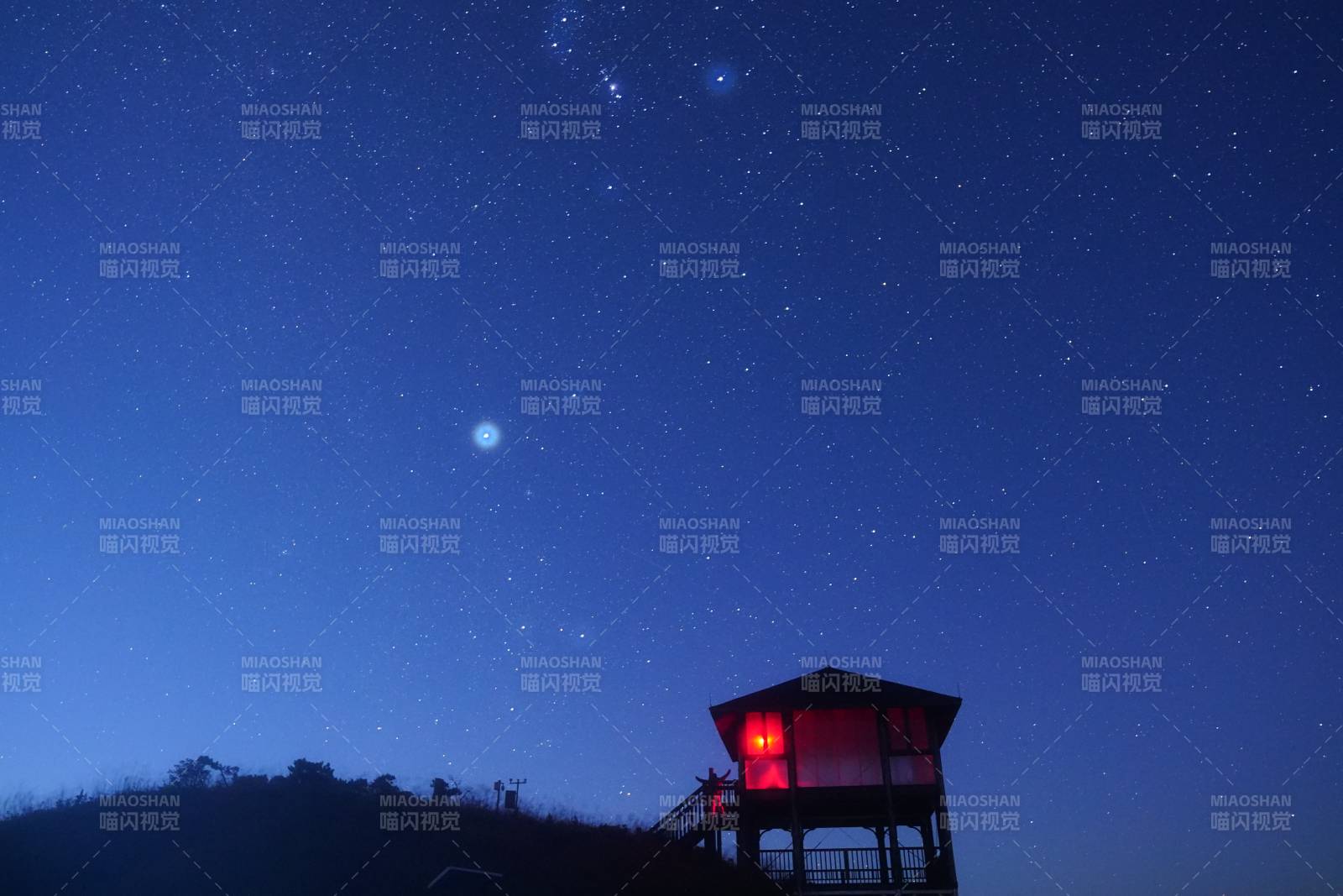 星空下的瞭望者