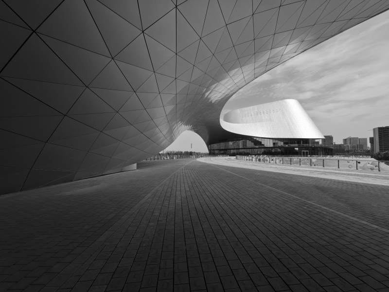 現(xiàn)代建筑下的空曠廣場-長安云科技館