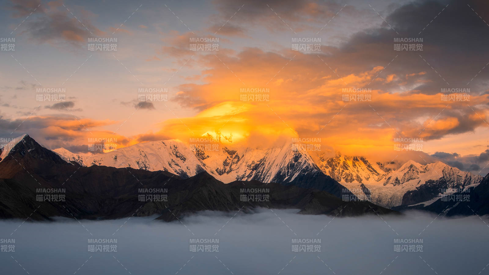 雪山日出 云?？澙@
